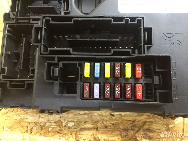 Блок предохранителей Opel Corsa D GM 13308949 SK