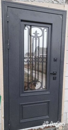 Дверь входная со стеклопакетом
