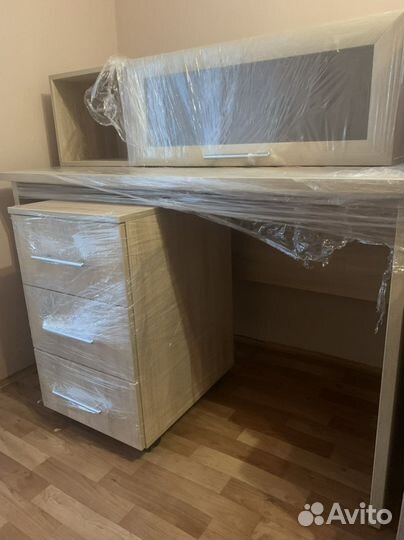 Стол письменный