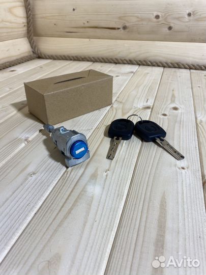 Личинка замка передней левой двери VW Golf 4, Bora