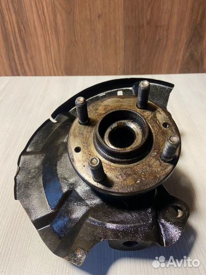 Кулак передний правый Hyundai Solaris RB G4FC