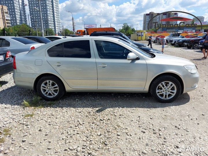 Накладки на пороги Шкода Октавия А5 2008-2015г.в