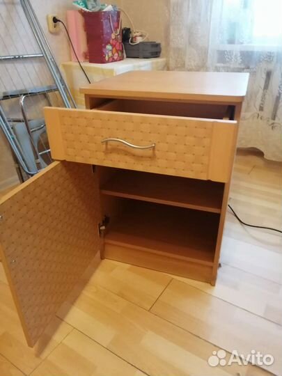 Тумбочка