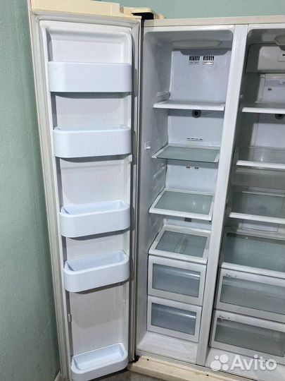 Холодильник Side by side Samsung