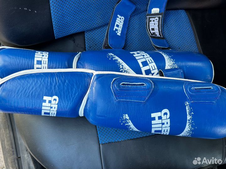 Комплект для боевых искусств(перчатки, футы, шлем)