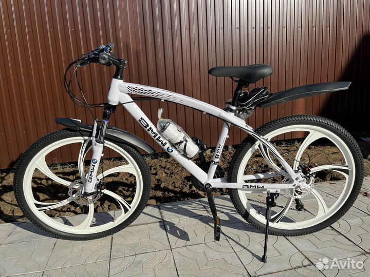 Скоростной велосипед на литых дисках