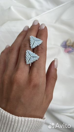 Серьги-гвоздики из бисера