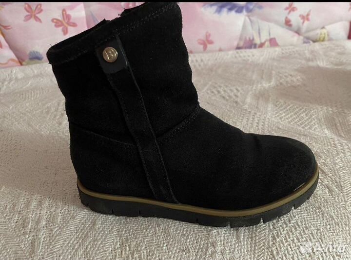 Продам демисезонные ботинки. Bartek