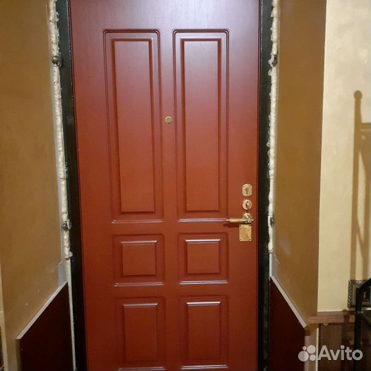 Дверь входная металлическая б/у