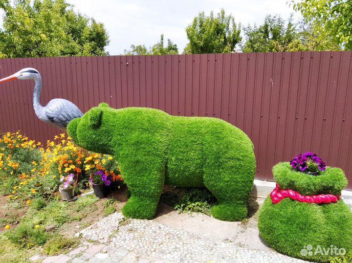 Медведь из искусственной травы