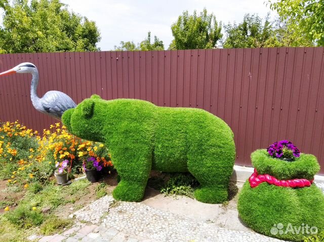 Медведь из искусственной травы