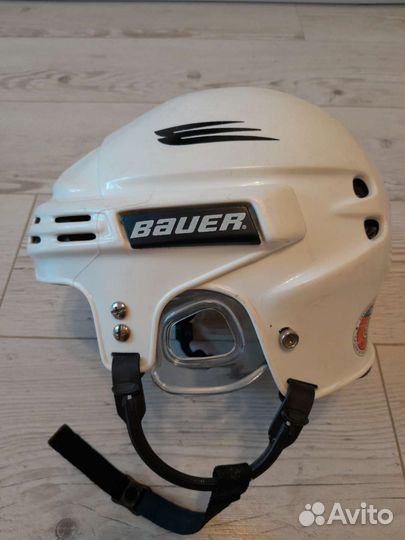 Хоккейный шлем