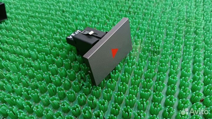 Кнопка аварийной сигнализации Opel Vectra C