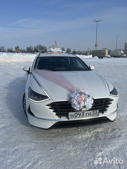 Свадебные украшения на машину розовые