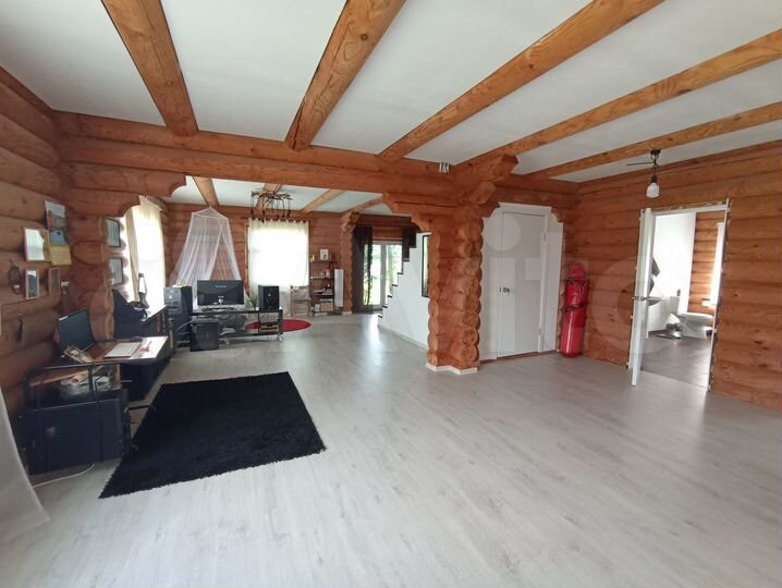 Дом 212 м² на участке 15 сот.