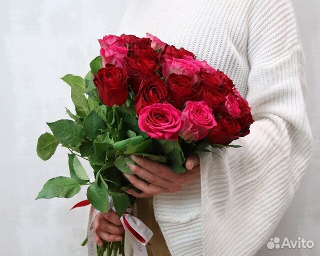 Букет из 25 красных и розовых роз микс 35-40 см