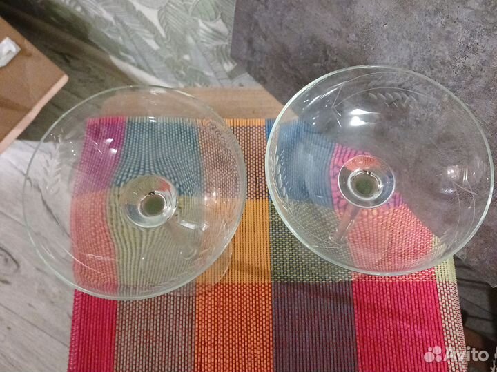 Ваза конфетница на ножке.Диам.15,высота 24см.СССР