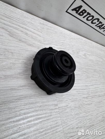 Крышка расширительного бачка Mazda 3 BK Z6 2008