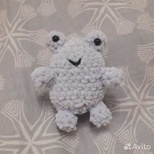 Вязанная лягушка