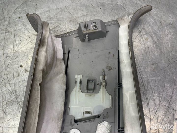 Обшивка стойки Volkswagen Touareg 2002-2010