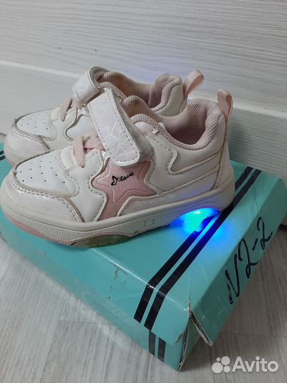 Кроссовки со светящейся подошвой 24