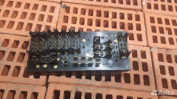 Блок предохранителей Audi 80 B4