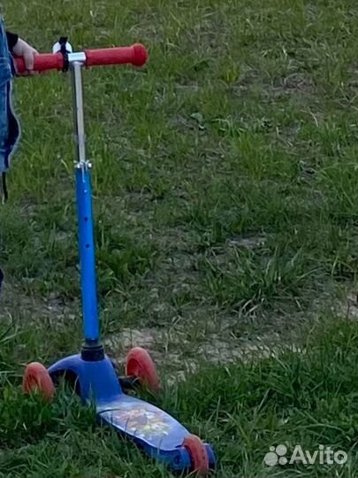 Самокат трехколесный