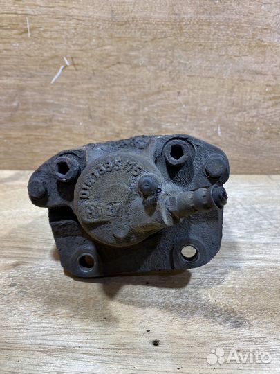 Суппорт передний правый Renault Logan 1 S67