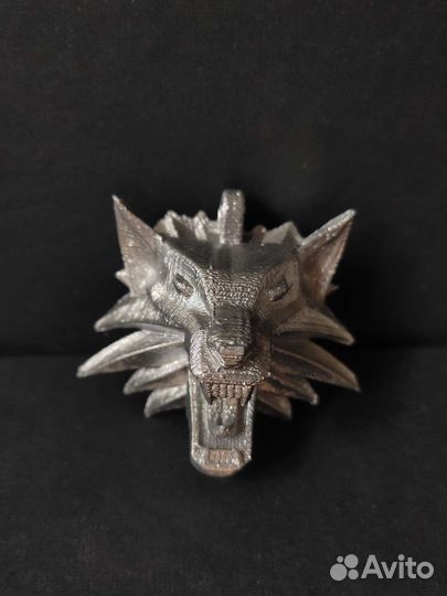 Ведьмак 3. Медальон школы волка