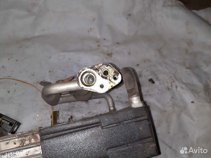 Радиатор кондиционера Mitsubishi carisma