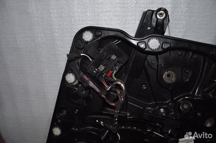 Стеклоподъемник задний правый Volkswagen Touareg