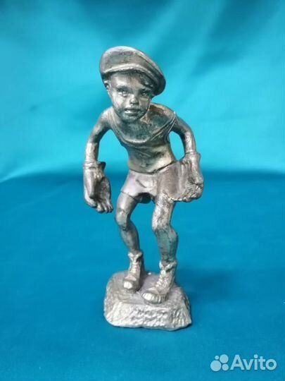 Бронзовая статуэтка 