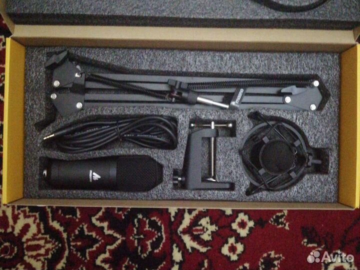 Студийный микрофон