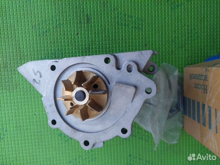 Насос водяной Peugeot 407