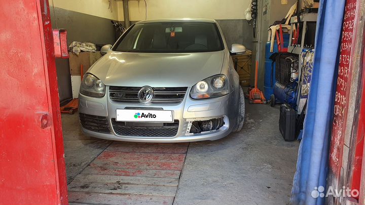 Volkswagen Golf 1.6 МТ, 2004, битый, 250 000 км