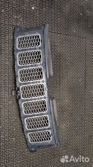 Решетка радиатора Jeep Grand Cherokee 2013, 2015