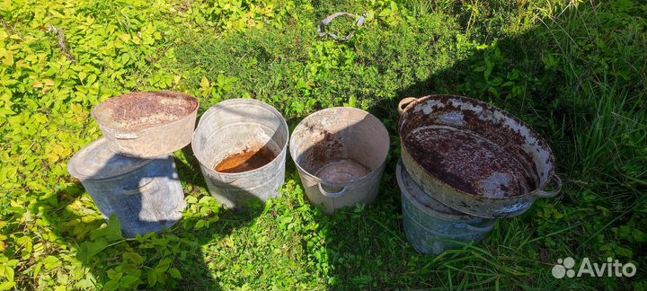 Для дачи 4 бачка 30л и два тазика с ручками