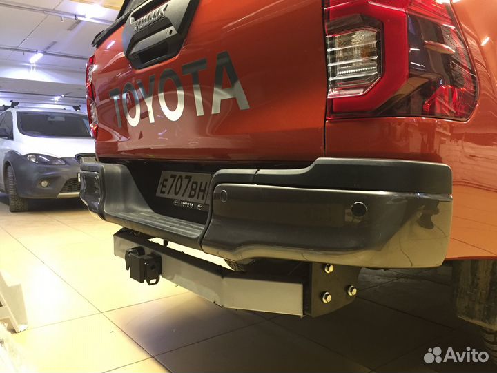 Фаркоп на Toyota Hilux. 2015 - н.в