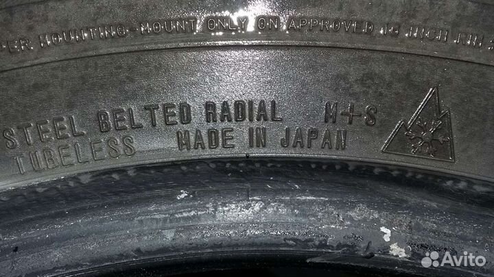 Dunlop SP Winter Ice 01 215/65 R16