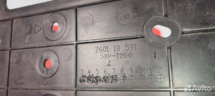 Крышка аккумулятора передняя Mazda 3 BL