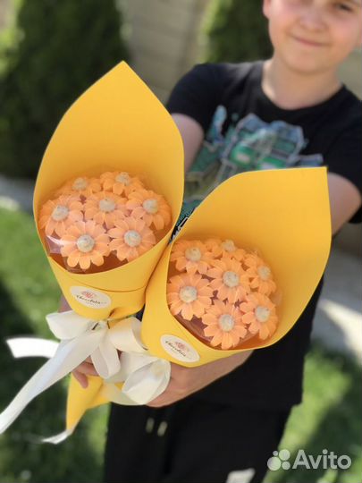 Букеты из шоколада к 8 Марта