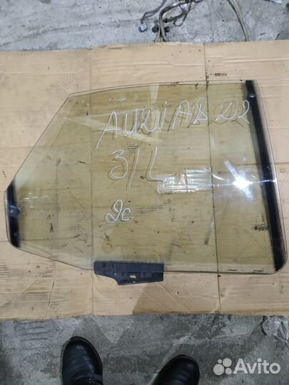 Стекло двери заднее правое Audi A8 D2