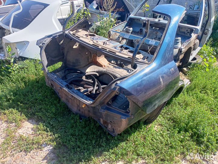 Заднее правое крыло на Nissan Almera Classic B10