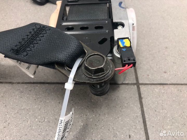 Ремень безопасности передний правый Mitsubishi