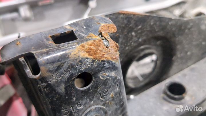 Балка под радиатор Ford Explorer 2019, 2020