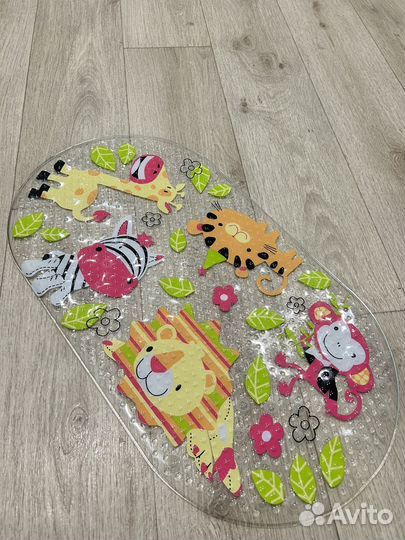 Противоскользящий коврик в ванну для малыша