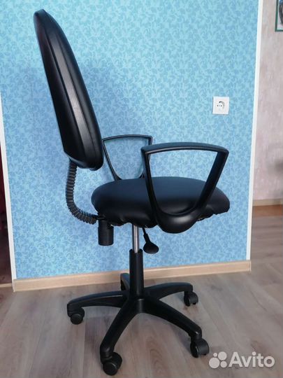 Компьютерное кресло кожа