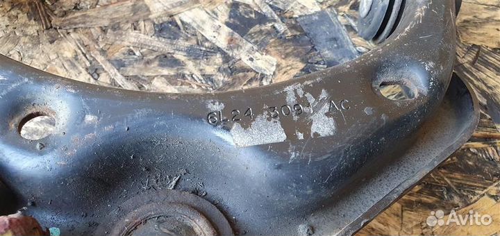 Рычаг передний верхний левый Ford Explorer 4