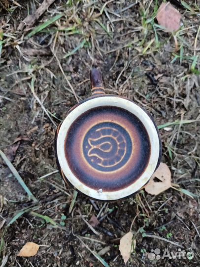 Чайные чашки и блюдца