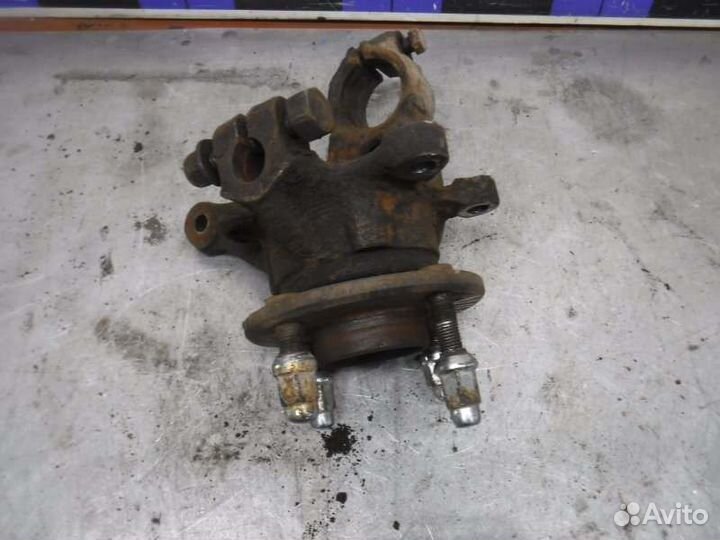 Кулак передний левый Ford Mondeo 2 1.6 1997